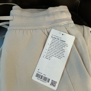 Lululemon Scuba High Rise (HR) Jogger (Size 4)
